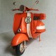 Oranje Vespa scooter blik - vintage